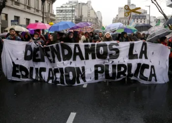 Más de mil docentes dejan de enseñar en la UTN