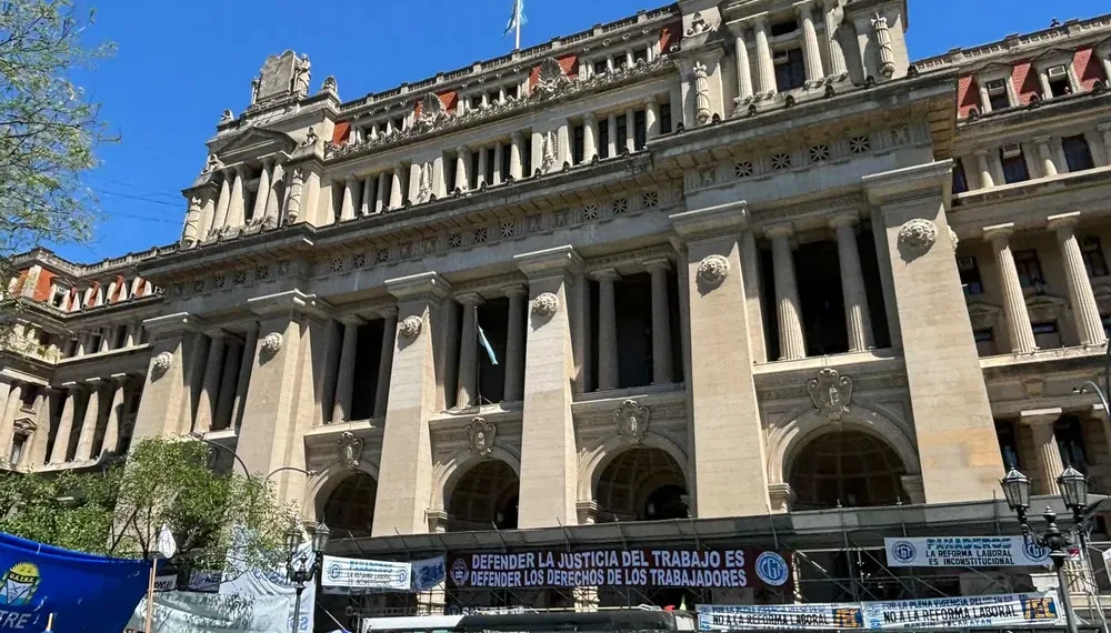 Reforma laboral: la CGT marchó a Tribunales y busca que la Justicia la declare inconstitucional