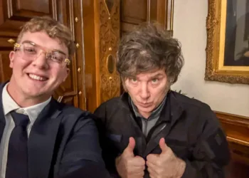 Hallan borradores de un «acuerdo confidencial” entre Javier Milei y Hayden Davis