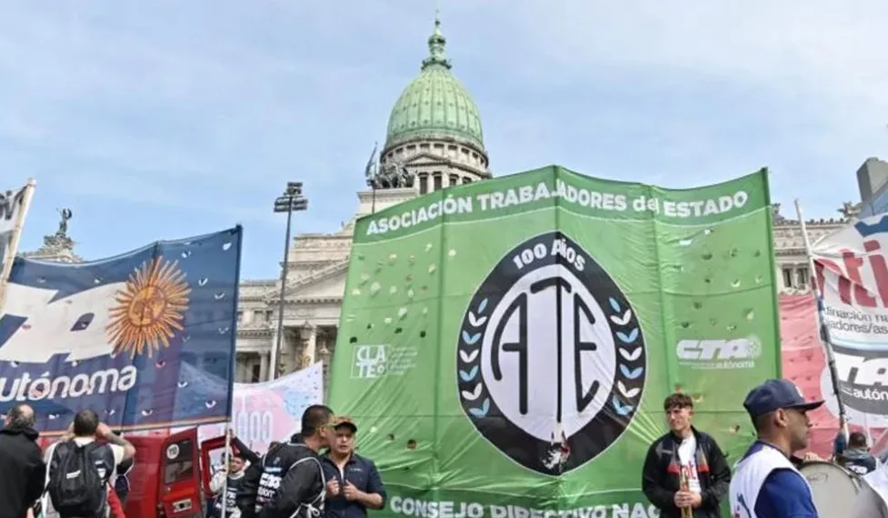 Durante la gestión libertaria, el recorte en la planta estatal supera los 65.000 puestos