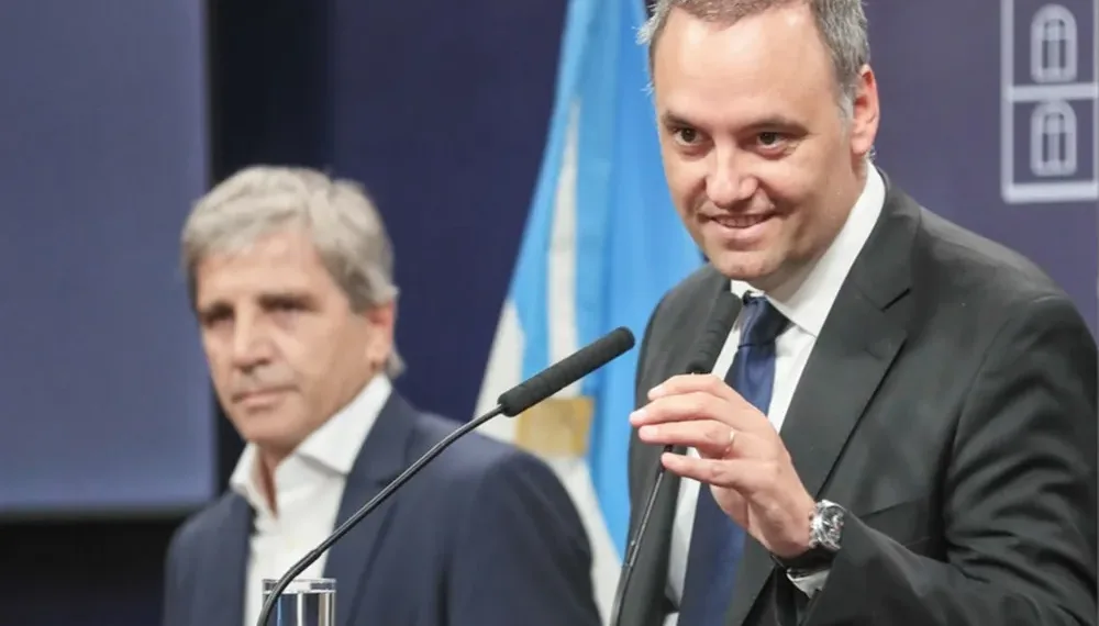 Investigan detalles del viaje de Adorni a Punta del Este y suma otra polémica