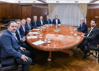 Caputo se reunió con supermercadistas y apuntó a las tasas municipales