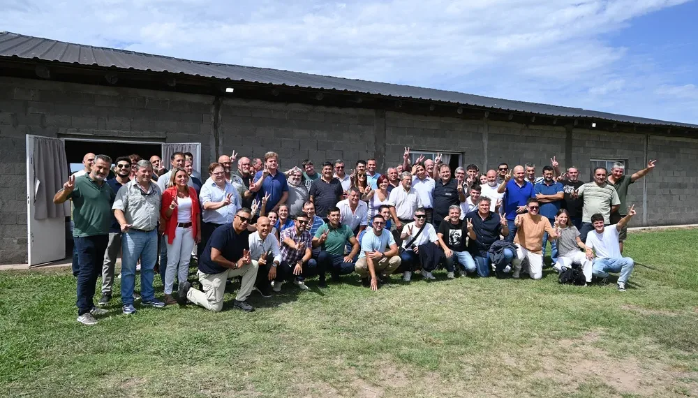 Kicillof construye su armado nacional y suma apoyos territoriales en Santa Fe