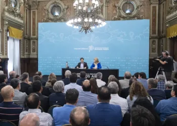 Kicillof convocó a todos los intendentes a debatir sobre el plan económico de Milei