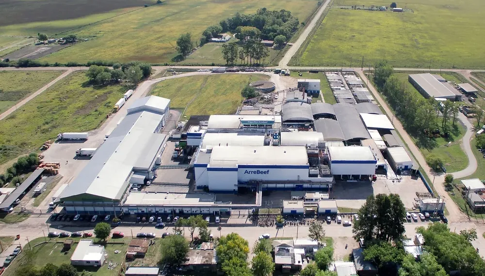 Suspenden a 400 trabajadores en  el frigorífico ArreBeef de Ramallo