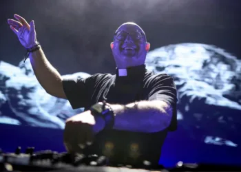 Quién es el “Papa DJ” que homenajeará al Papa Francisco en Plaza de Mayo