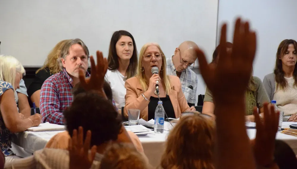 Los docentes bonaerenses aceptaron la oferta salarial y Kicillof cerró la paritaria
