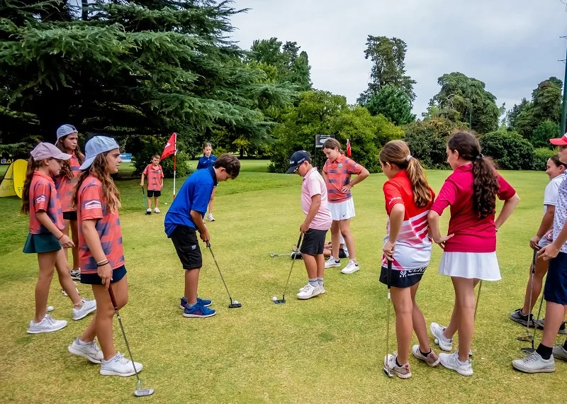 Más de 80 jóvenes participaron de un torneo por el ranking juvenil de FENOBA en Junín