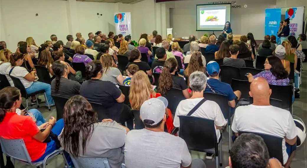 Inició el programa “Huerta en Casa” con una masiva convocatoria