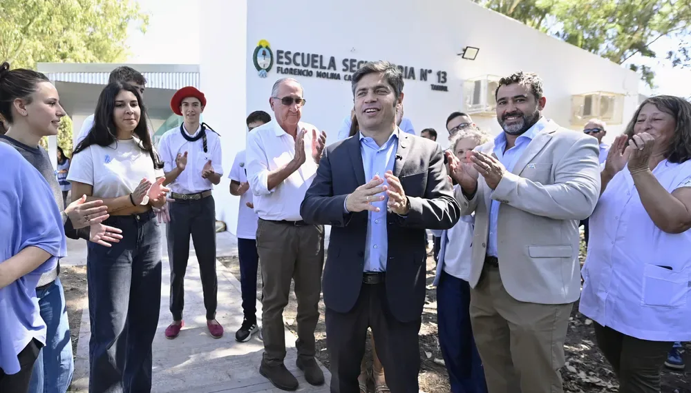 Kicillof inauguró escuelas en Tandil y Villa Gesell y celebró las 310 de la gestión