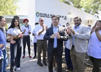 Kicillof inauguró escuelas en Tandil y Villa Gesell y celebró las 310 de la gestión