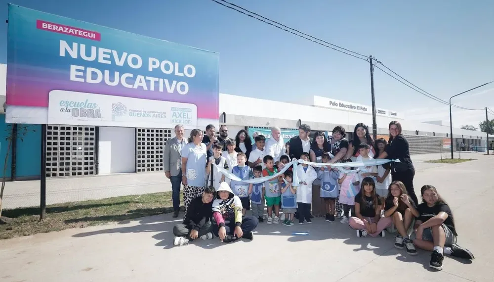 Axel Kicillof inauguró el edificio educativo 300 con críticas a la política de Javier Milei
