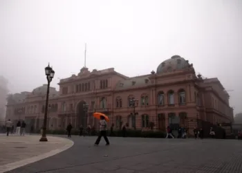 Nación aplica una suba salarial para estatales en cuotas y con una suma fija