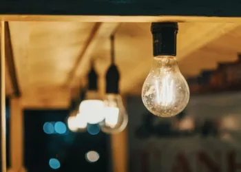 Confirman las nuevas tarifas de luz que regirán desde abril en la provincia