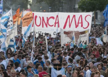 «Que digan dónde están»: masiva movilización a Plaza de Mayo a 50 años del golpe de Estado