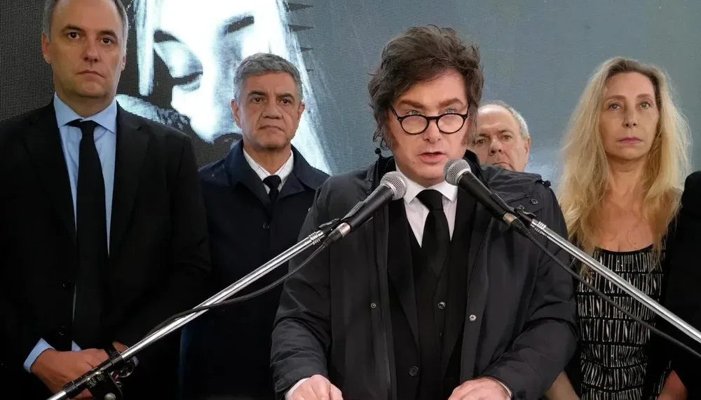 En el acto por el atentado de 1992, Milei respondió la amenaza de Irán: «No vamos a retroceder un milímetro»