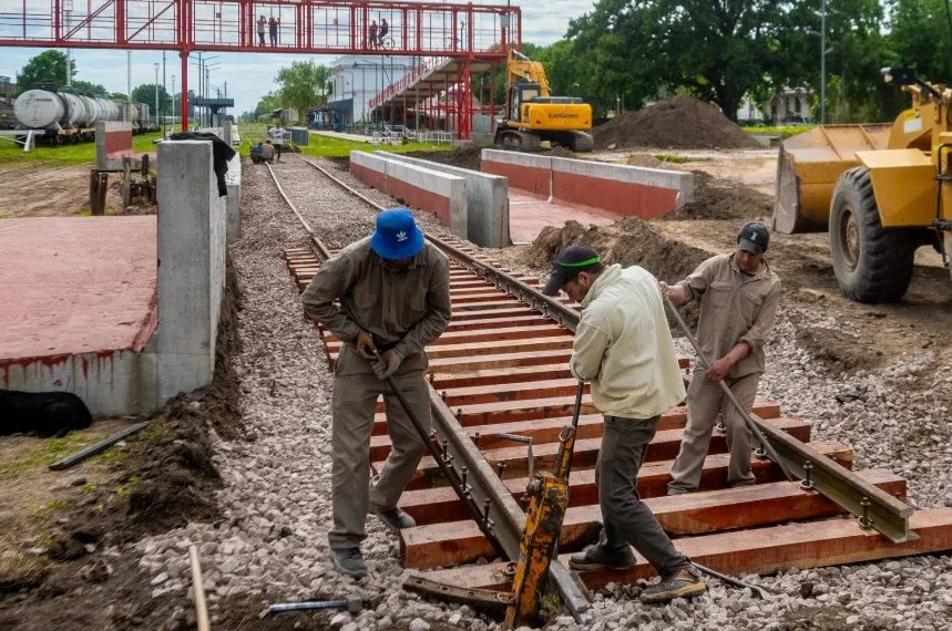 Balestrasse aseguró que el paso bajo nivel avanza y negó una paralización de la obra