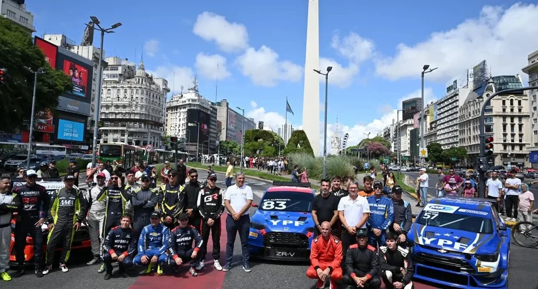 Con presencia juninense, el TC 2000 arrancó la temporada 2026 con una caravana por la 9 de Julio y el Obelisco