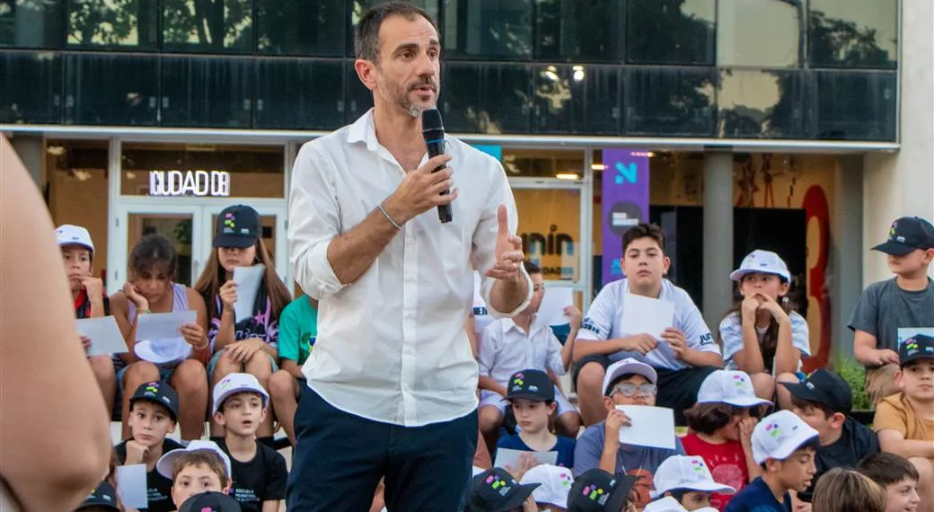 Petrecca impulsa declarar esencial la educación para garantizar que las clases se dicten en Provincia