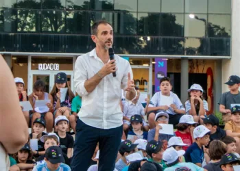 Petrecca impulsa declarar esencial la educación para garantizar que las clases se dicten en Provincia