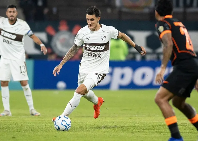 Platense y Lanús juegan por la Copa Libertadores