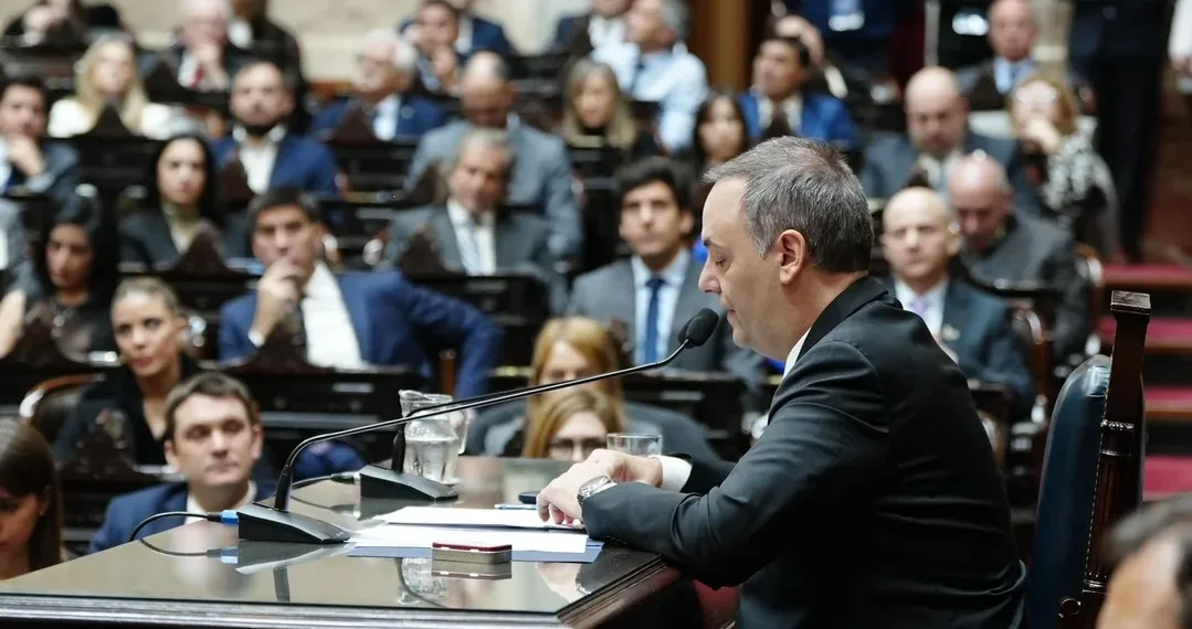 Manuel Adorni descarta renunciar: «Por el contrario, estoy acá dando la cara»