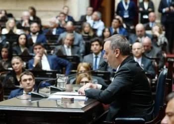 Manuel Adorni descarta renunciar: «Por el contrario, estoy acá dando la cara»