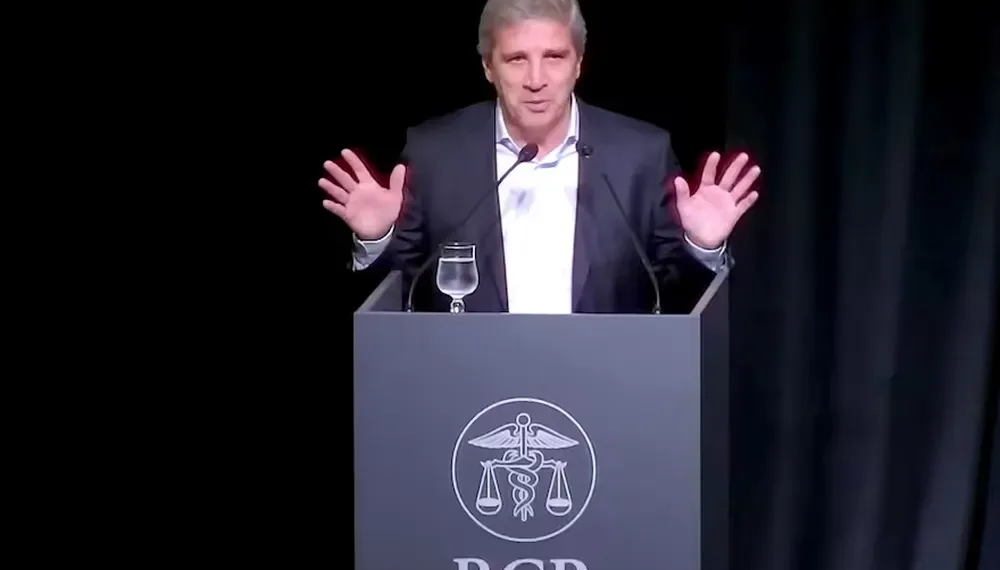 Caputo, contra los economistas que piden devaluar