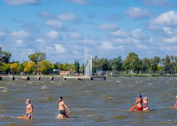 Se desarrolló con éxito la primera clínica de natación en aguas abiertas en la Laguna