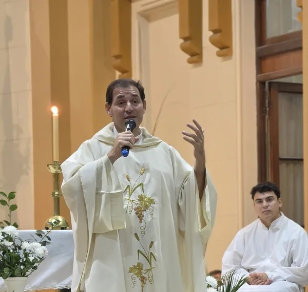 «Renovados en tu Pascua, somos vasijas de paz y bien»