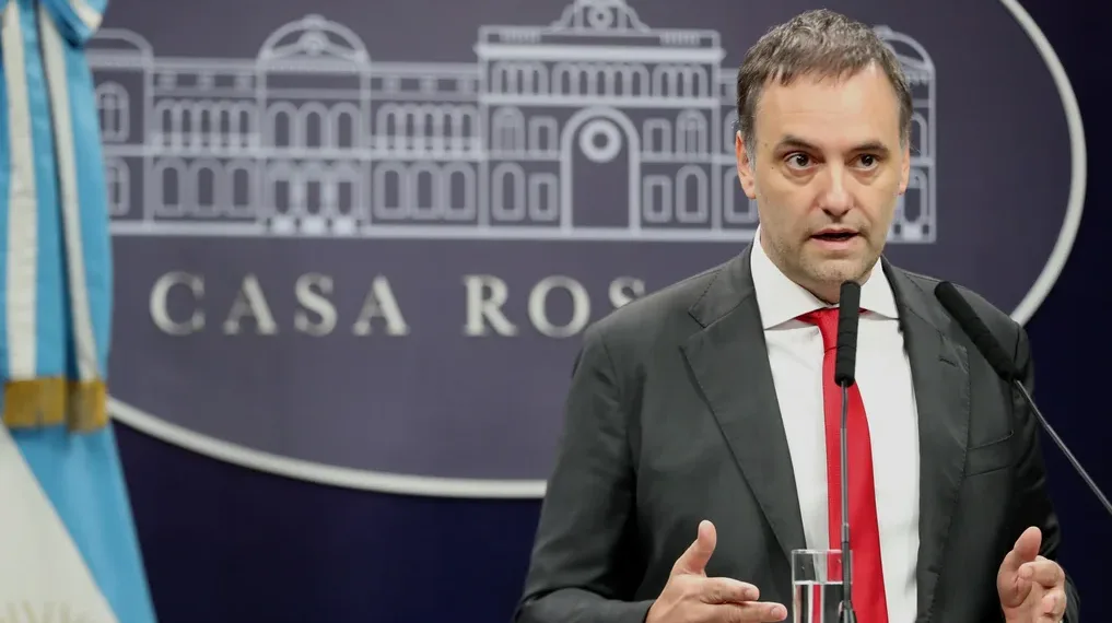 La Justicia avanza en la investigación sobre propiedades y viajes de Adorni