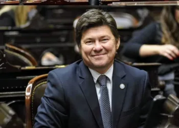 Un diputado libertario respaldó a Adorni y aseguró que “es uno de los funcionarios más importantes” del Gobierno