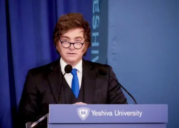 La imagen de Milei sigue en caída y fue superado por otro integrante del Gobierno