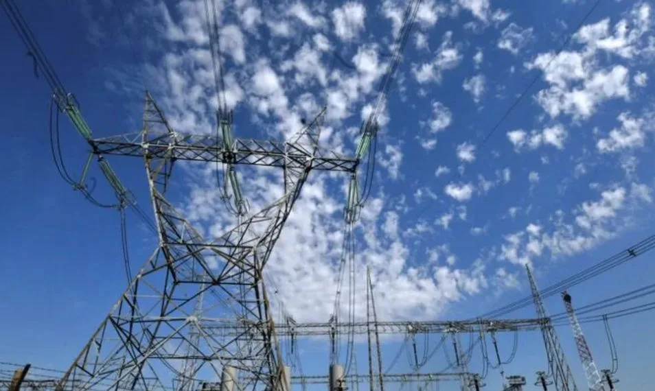 Reglamentan concesiones de obra pública para ampliar el sistema energético