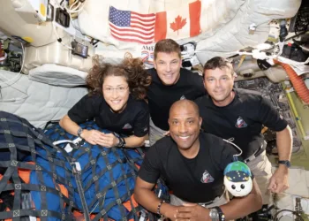 Los astronautas de Artemis II regresan  de su histórica misión alrededor de la Luna