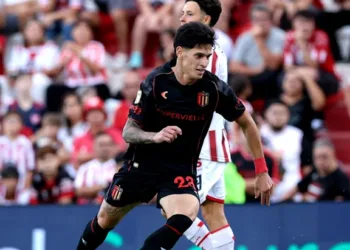 Estudiantes de La Plata le ganó a Instituto en Córdoba y es líder de la Zona A del Torneo Apertura