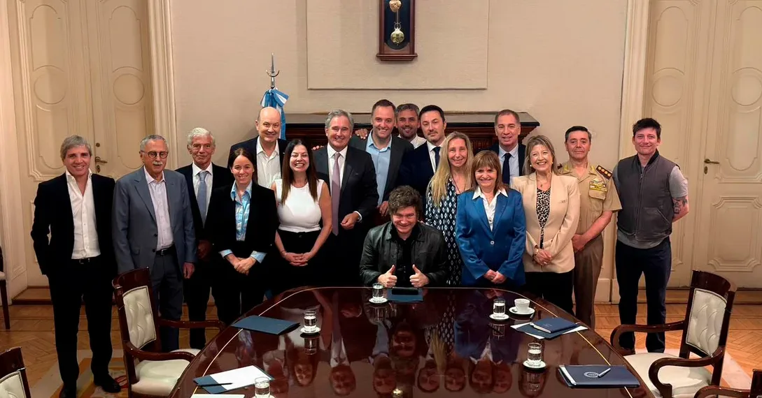 Milei reúne al Gabinete este lunes para intentar dar vuelta la página con el caso Adorni