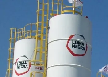 Loma Negra vuelve a vestirse de celeste y blanco después de dos décadas