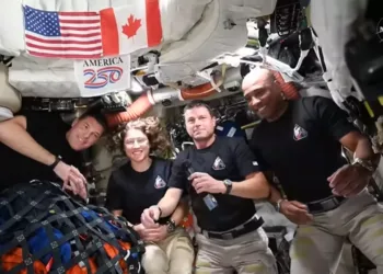 Concluyó la primera misión tripulada que orbitó la Luna tras más de 50 años