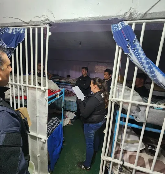 Allanamientos en cárceles bonaerenses: investigan a líder de una red de grooming