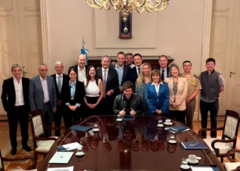 Milei reúne al Gabinete este lunes para intentar dar vuelta la página con el caso Adorni