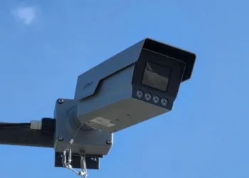 Se instaló un lector de patentes en un acceso a Chacabuco