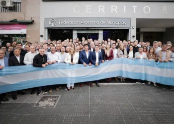 Kicillof se reunió con más de un centenar de intendentes