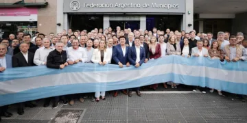 Kicillof se reunió con más de un centenar de intendentes