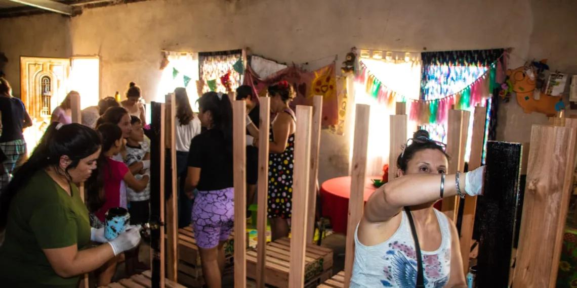 Se colocan cestos comunitarios y refuerzan la higiene en los barrios