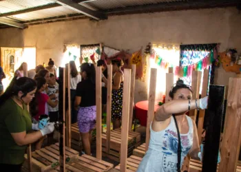 Se colocan cestos comunitarios y refuerzan la higiene en los barrios