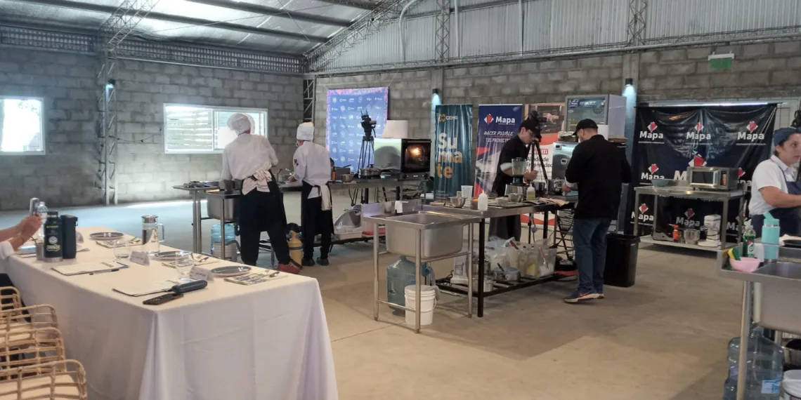 Ronda clasificatoria del Torneo Federal de Chefs de FEHGRA en el Festival Pampa