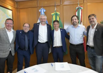Kicillof se reunió con autoridades del área de Salud de Brasil y México