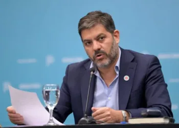 Carlos Bianco acusó a Javier Milei de «afanar» e insistió con la deuda de Nación con la Provincia