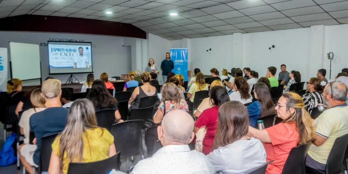 Capacitación para emprendedores con la charla “Espiritualidad con Excel”
